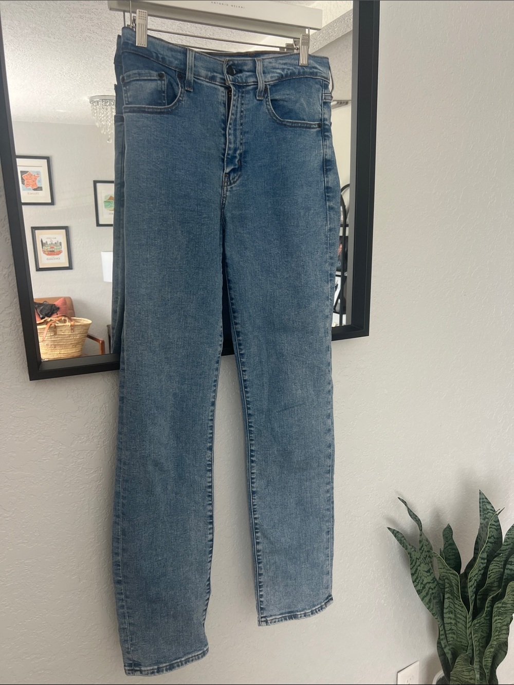 Levi's Straight Leg Jeans in Medium Blue Wash